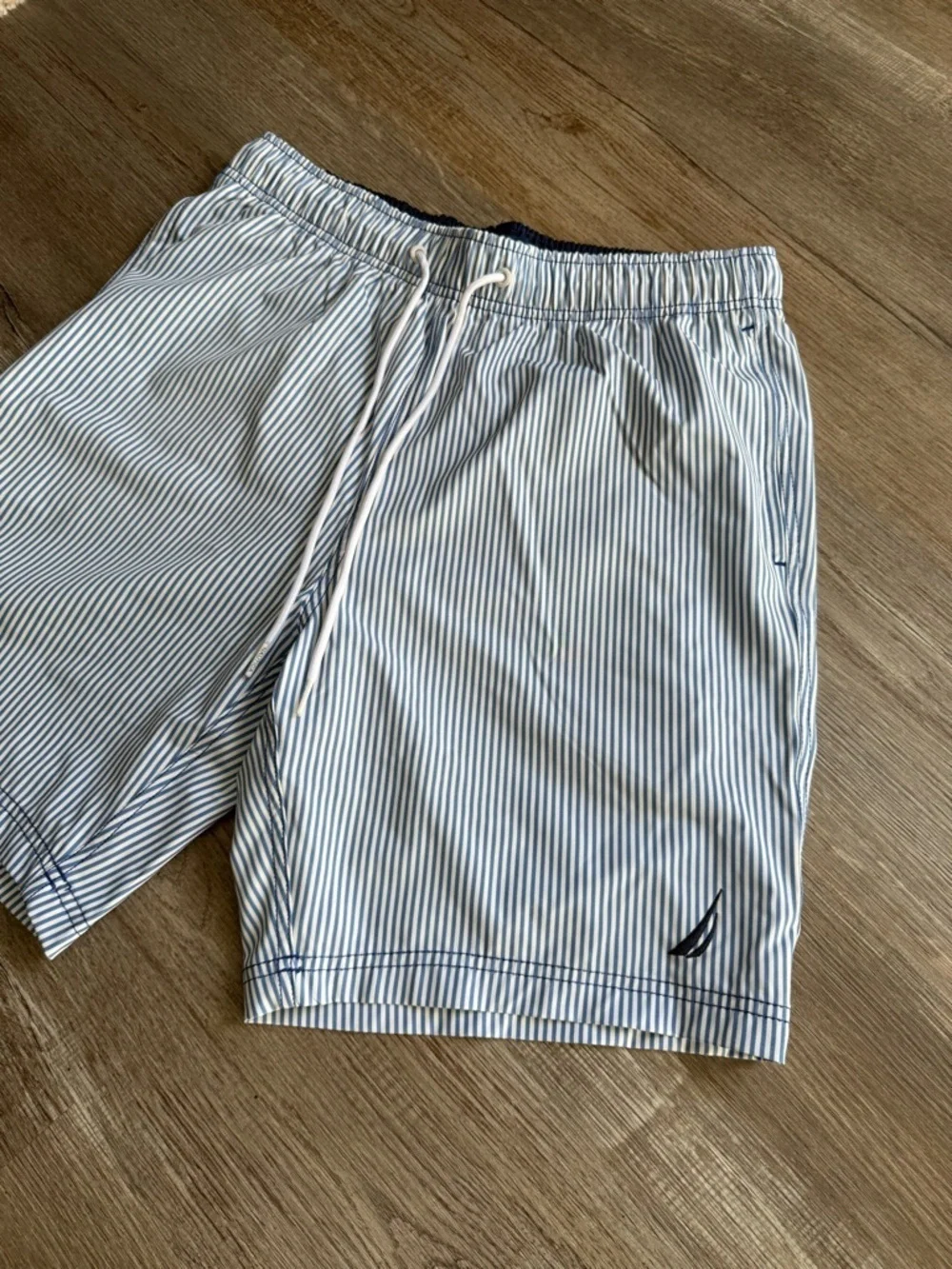 NEW Nautica Men’s Navy and White Pinstripe Swim Trunks Performance Stripe Size M